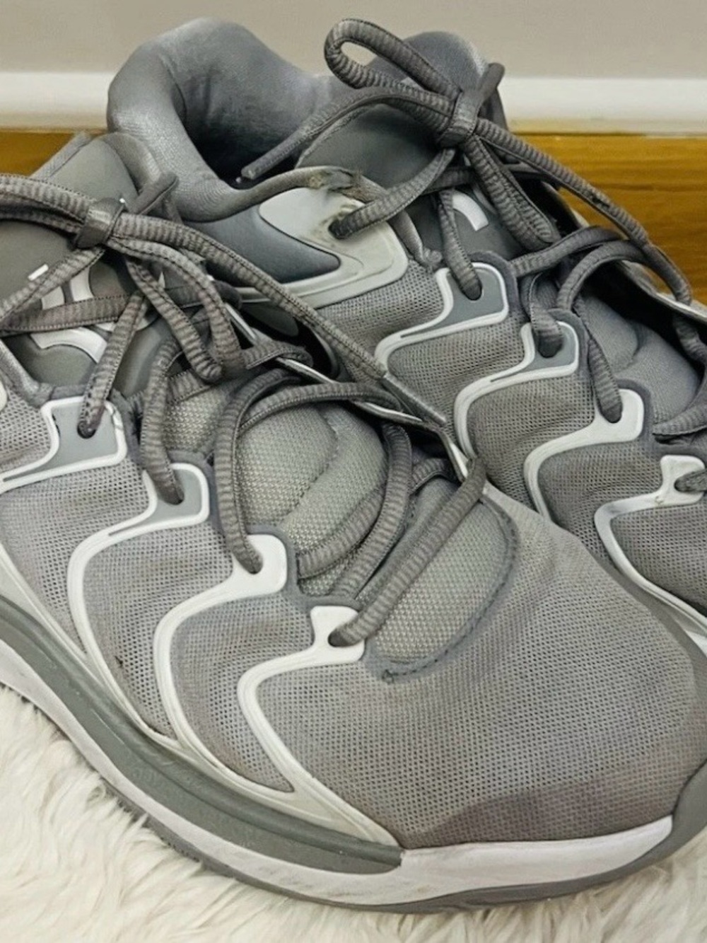 Nike Men's Gray Athletic Running Shoes